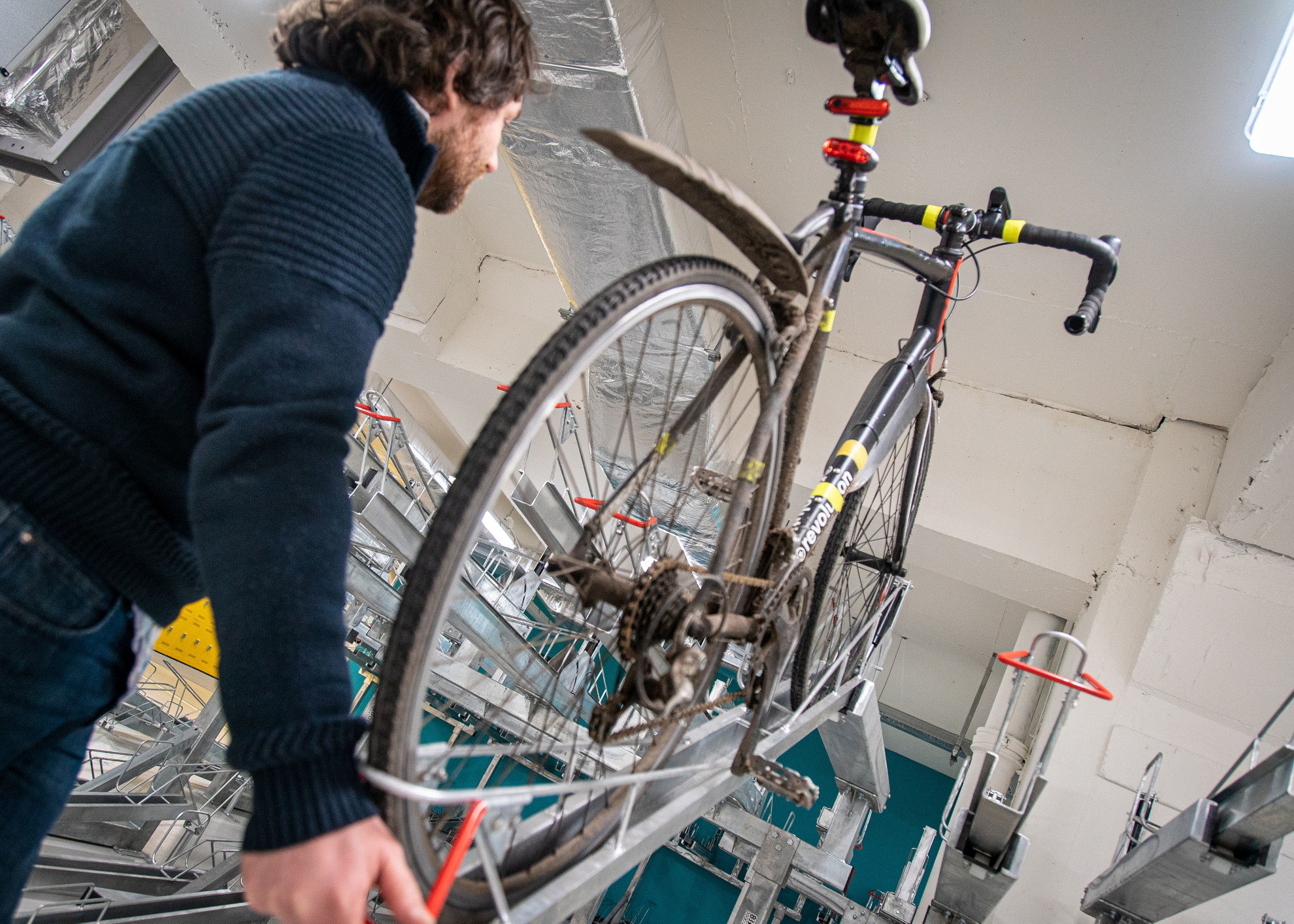 Two Tier Bike Rack with easy gas strut